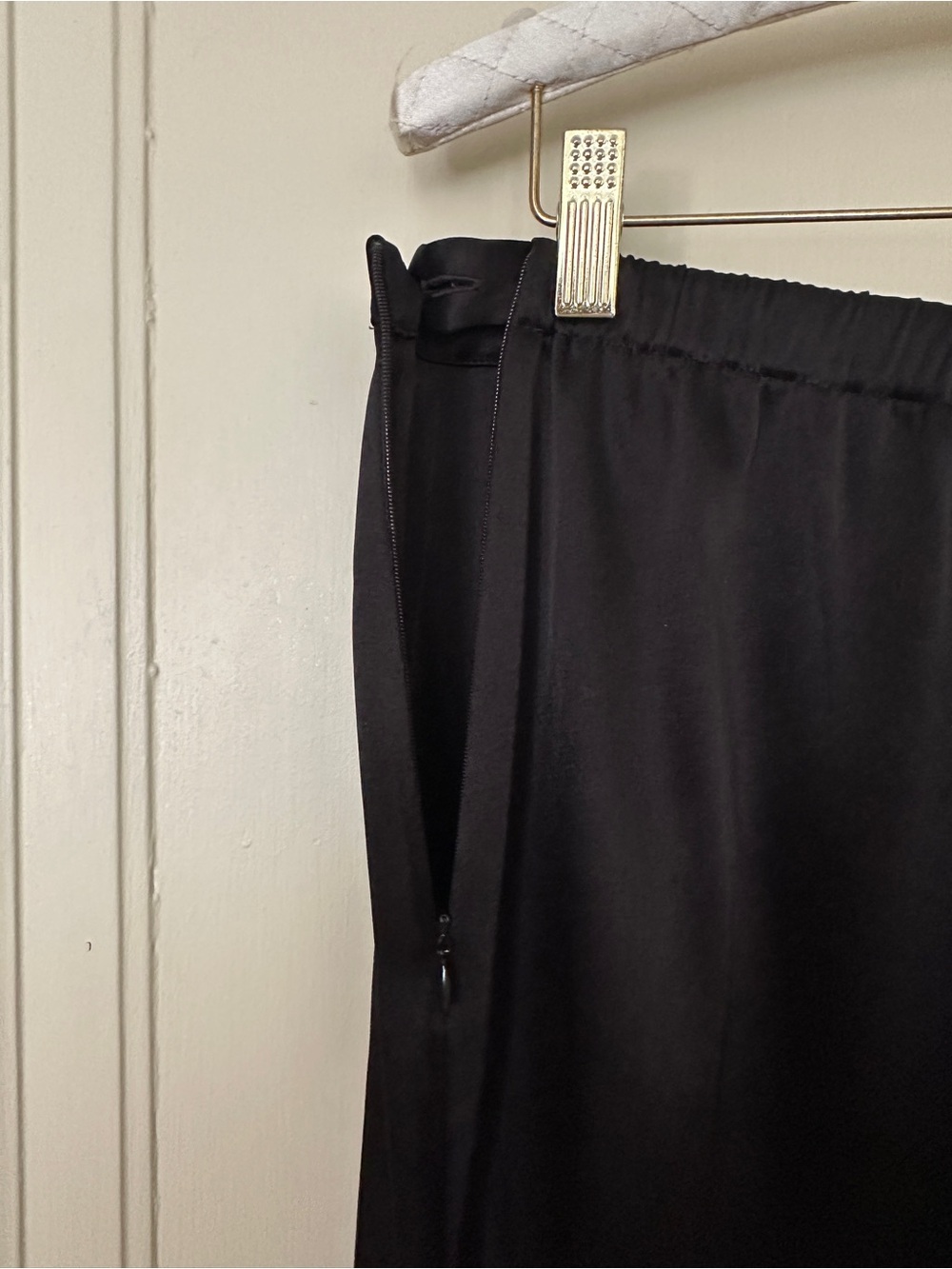St. John Caviar Black Satin Pants - Picture 5 of 11